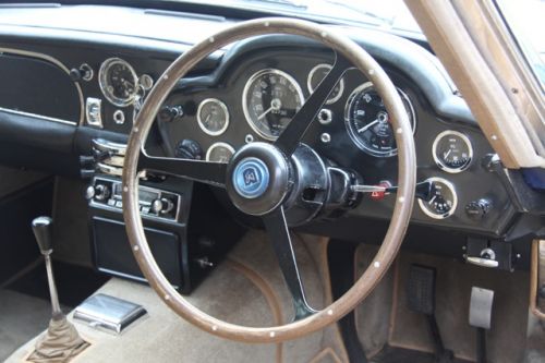 Aston Martin DB5 Vantage steering wheel