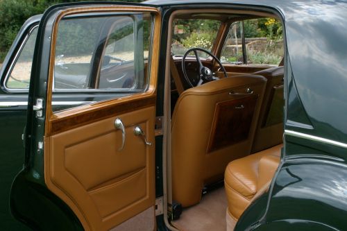 1949 Bentley MkVI Rear door/interior