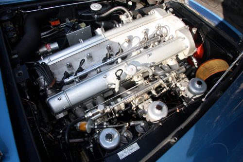 Aston Martin DB6 os engine