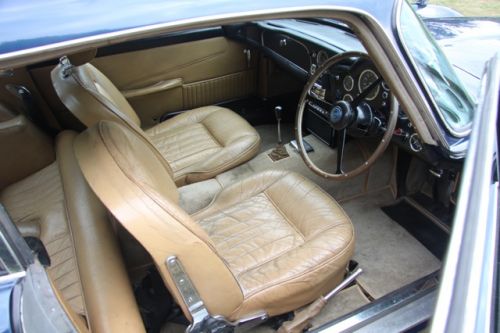 Aston Martin DB5 Vantage Interior front