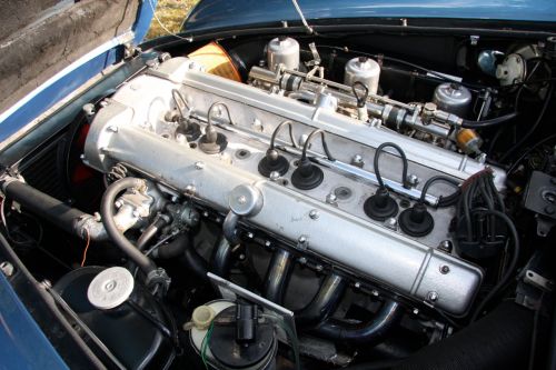 Aston Martin DB6 ns engine