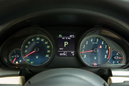 Maserati GranTurismo instruments