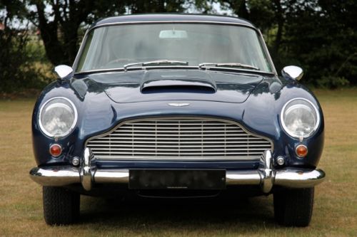 Aston Martin DB5 Vantage front