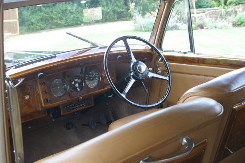 1949 Bentley MkVI int front